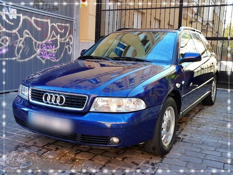 Usado Audi A4 110 CV (80 kW) 1999 Azul Familiar