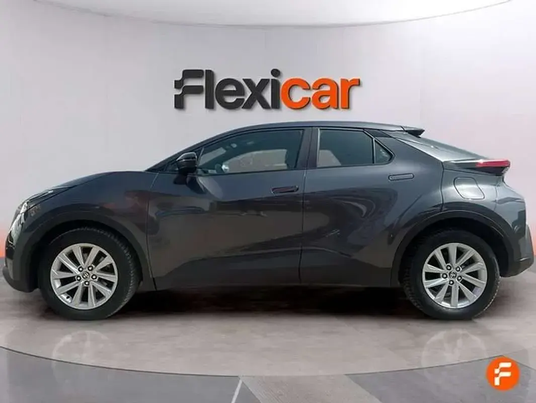 Usado Toyota C-HR Active 140 CV (102 kW) 2024 Gris SUV