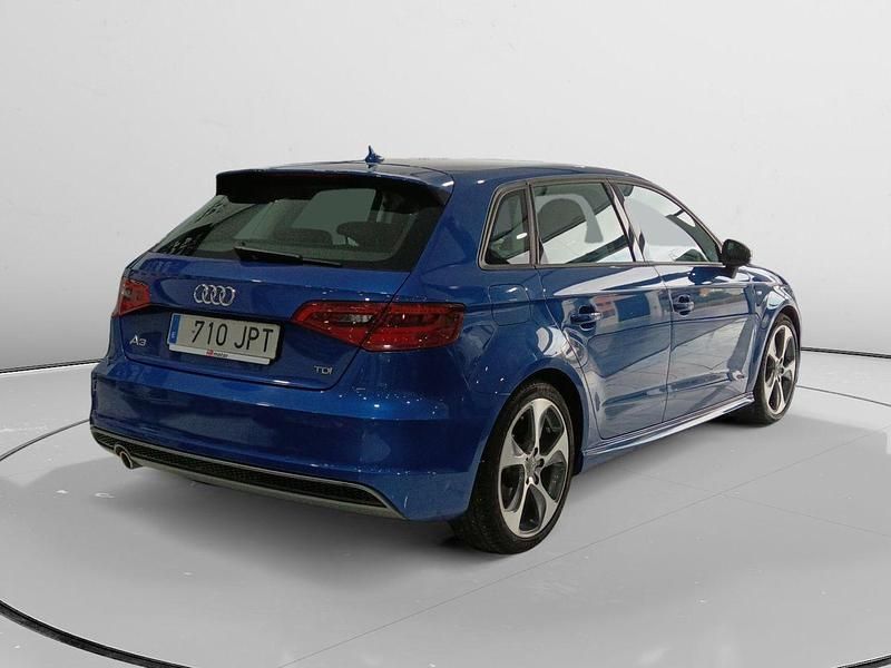 Usado Audi A3 Ambition 110 CV (80 kW) 2016 Azul Utilitario