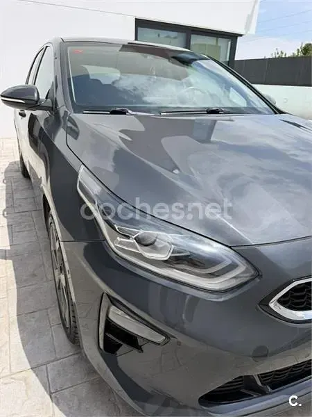Usado Kia Ceed Launch Edition 136 CV (100 kW) 2018 Gris / plata Utilitario