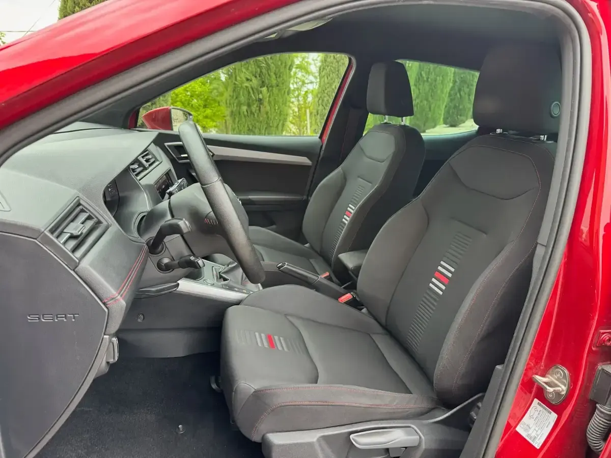Usado Seat Arona Ecomotive 115 CV (84 kW) 2019 Rojo SUV