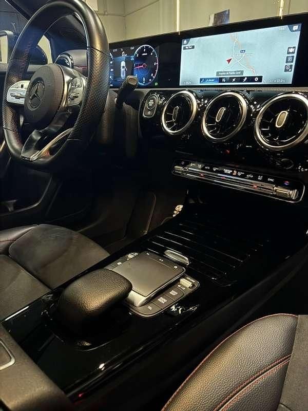 Usado Mercedes A200 150 CV (110 kW) 2021 Negro Utilitario