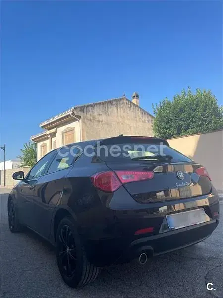 Usado Alfa Romeo Giulietta Distinctive 105 CV (77 kW) 2014 Negro Utilitario