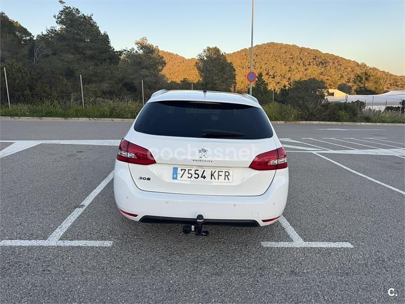 Usado Peugeot 308 SW Business-Line 130 CV (95 kW) 2017 Blanco Familiar