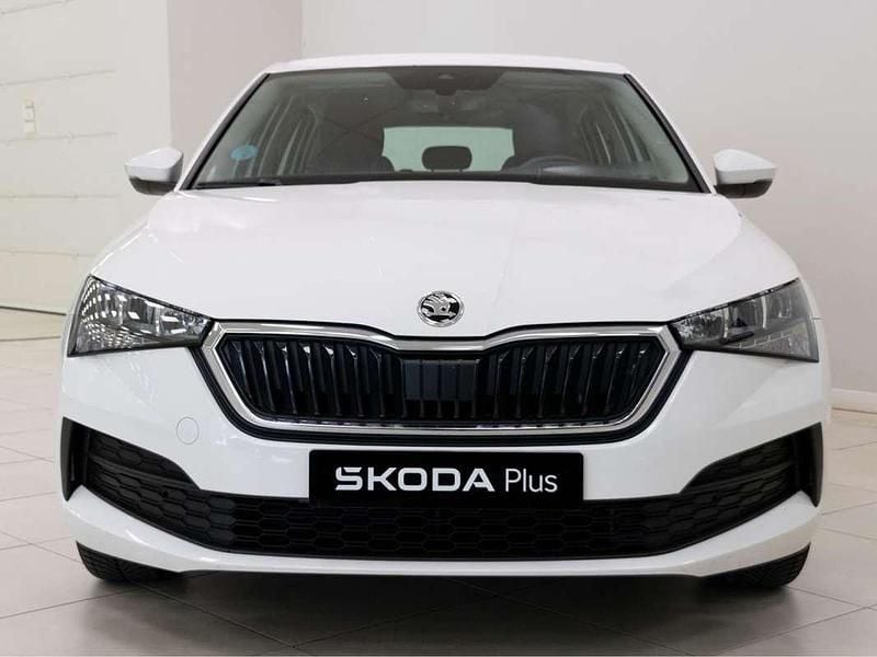 Usado Skoda Scala Active 95 CV (69 kW) 2022 Blanco Utilitario