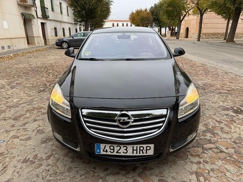 Usado Opel Insignia Excellence 130 HP (95 kW) 2013 Preto Sedan