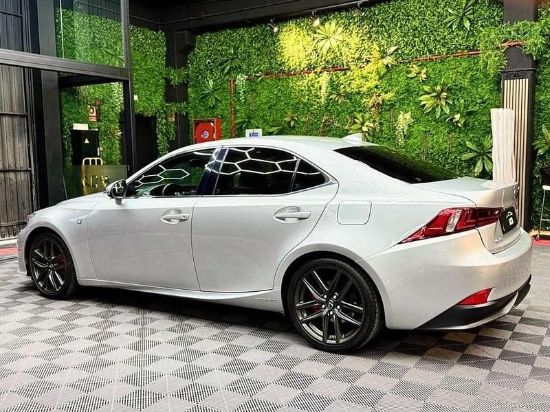 Usado Lexus IS300h Sport Line 223 CV (164 kW) 2016 Gris / plata Berlina