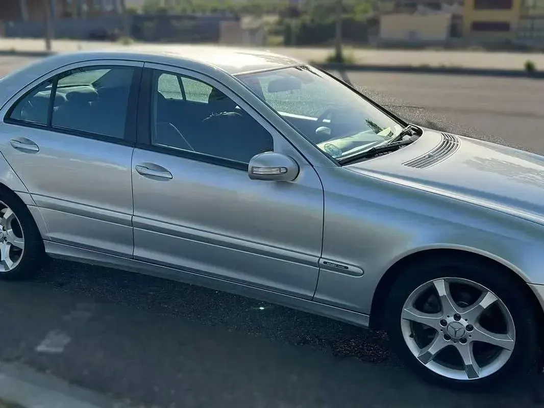 Usado Mercedes C180 Sport Edition 143 CV (105 kW) 2006 Gris Berlina