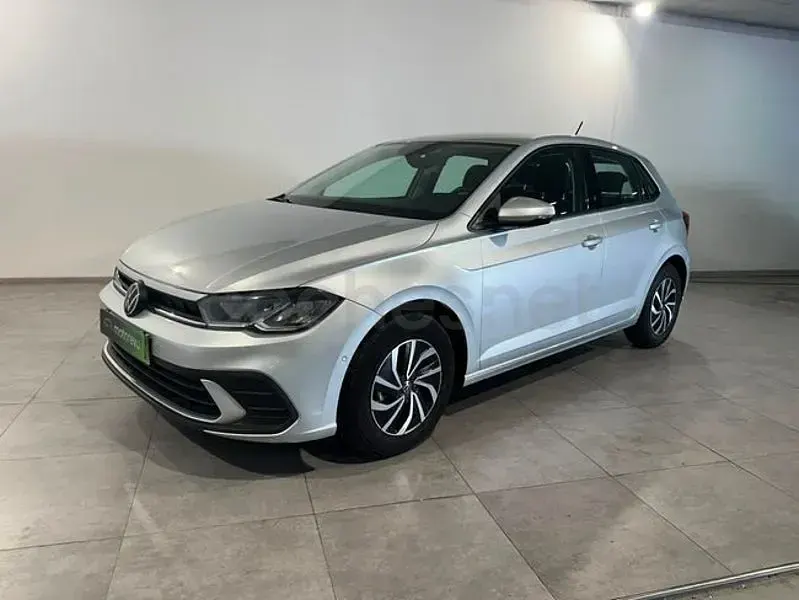 Usado VW Polo Life 95 CV (69 kW) 2023 Gris / plata Utilitario