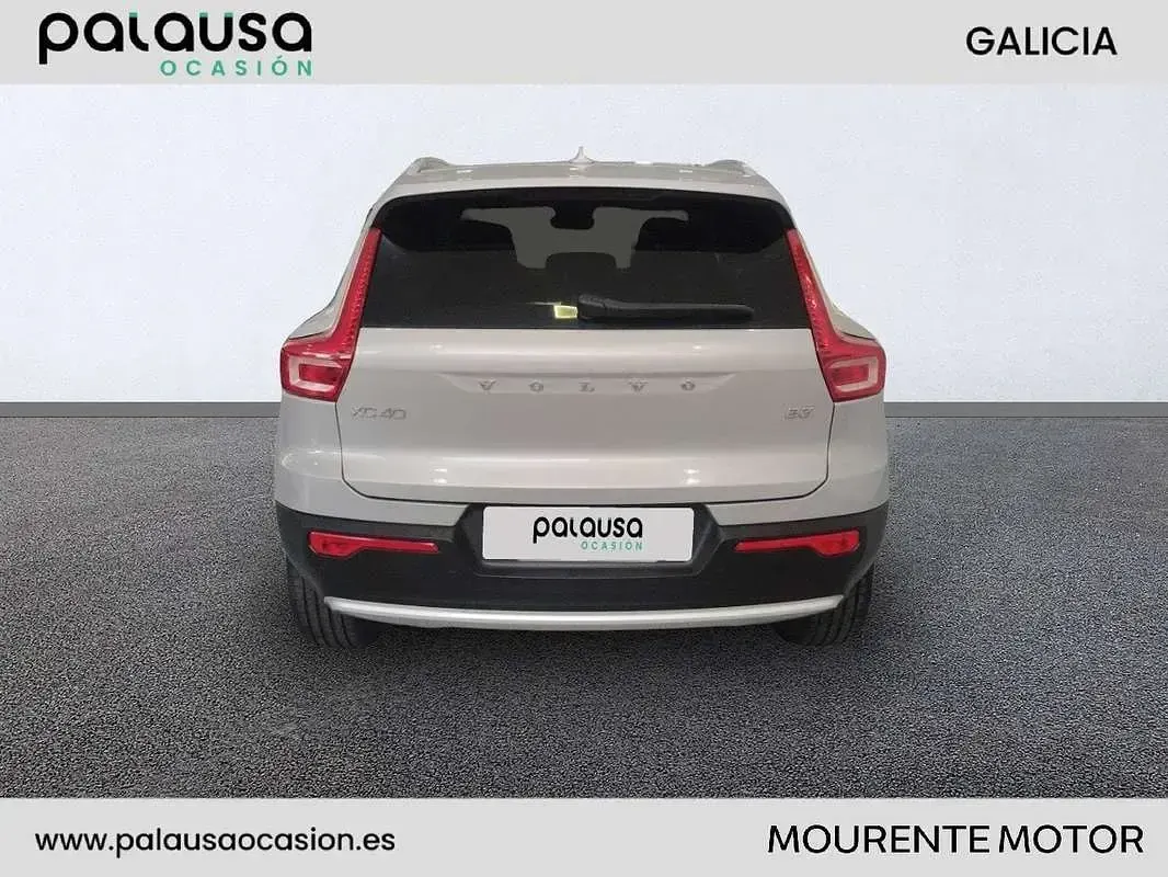 Usado Volvo XC40 Core 163 HP (119 kW) 2022 Prateado SUV