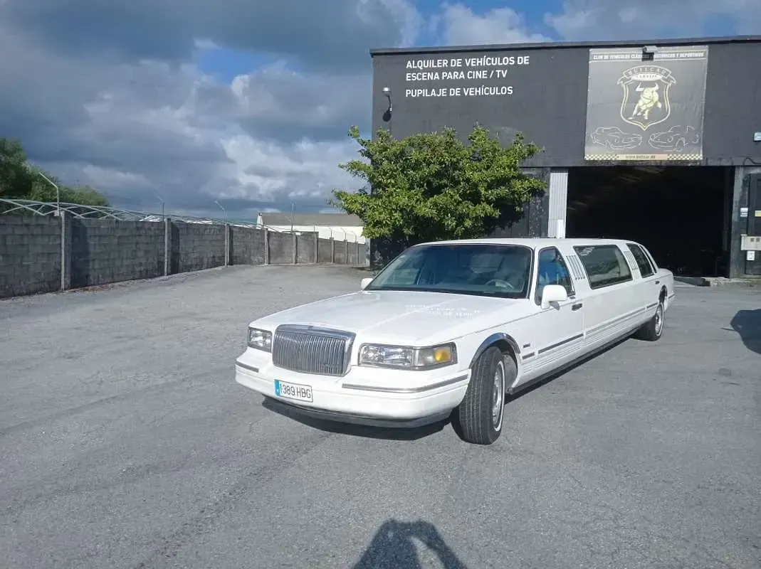 Usado Lincoln Town Car 1999 Blanco Berlina