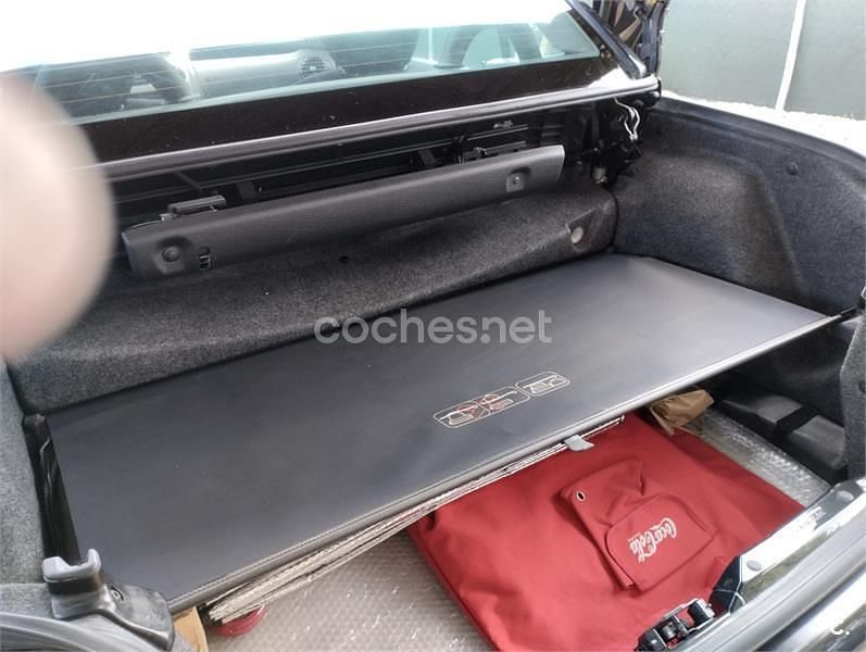 Usado Peugeot 206 CC 138 CV (101 kW) 2004 Negro Descapotable