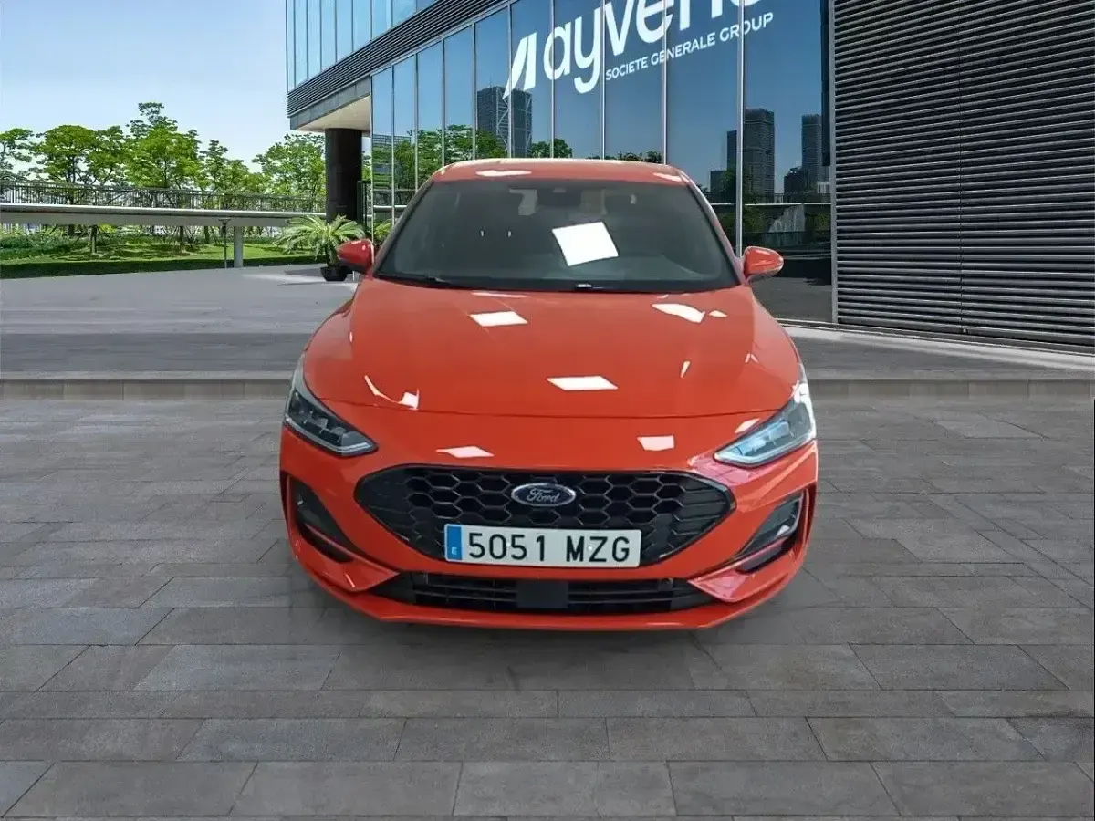 Usado Ford Focus ST-Line 125 CV (91 kW) 2025 Rojo Utilitario