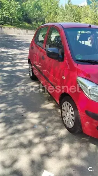 Usado Hyundai i10 Comfort 78 CV (57 kW) 2010 Rojo Utilitario