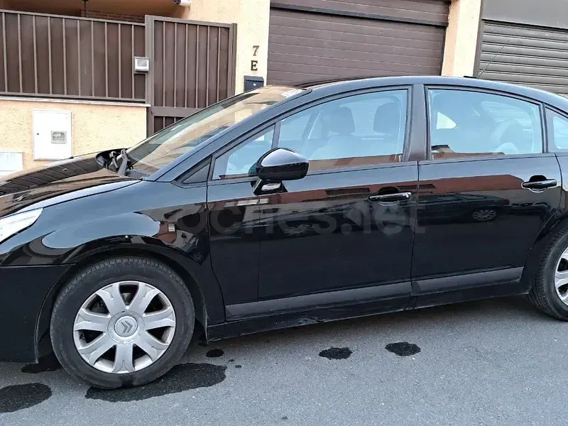 Usado Citroën C4 109 CV (80 kW) 2015 Negro Berlina