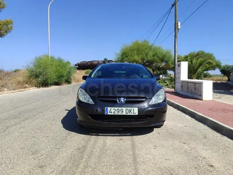 Usado Peugeot 307 CC 110 CV (80 kW) 2005 Negro Descapotable