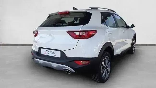 Usado Kia Stonic 100 CV (73 kW) 2025 Blanco SUV