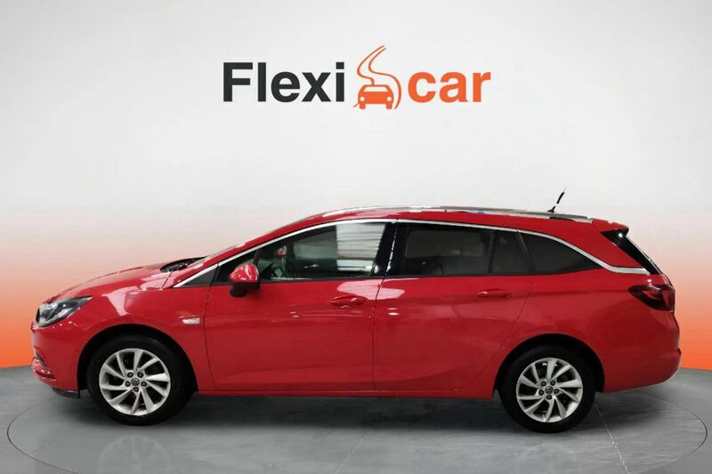 Usado Opel Astra Selective 110 CV (80 kW) 2019 Rojo Familiar