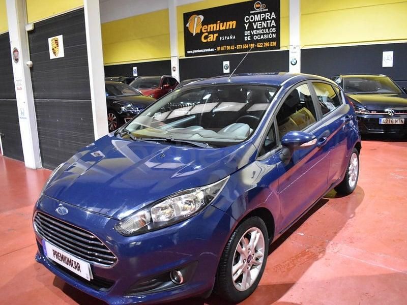 Usado Ford Fiesta Trend 100 CV (73 kW) 2015 Azul Berlina