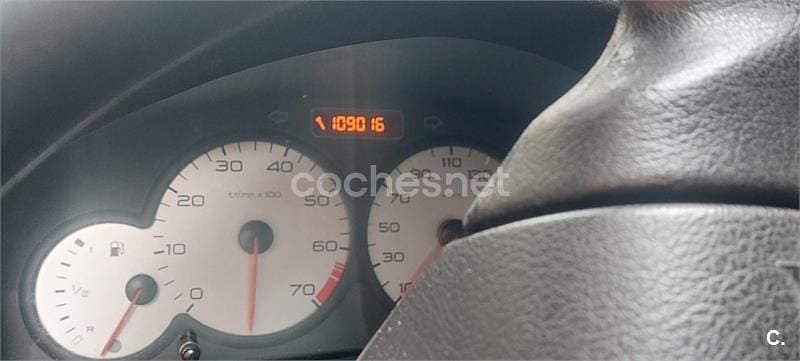 Usado Peugeot 206 75 CV (55 kW) 2004 Azul Berlina