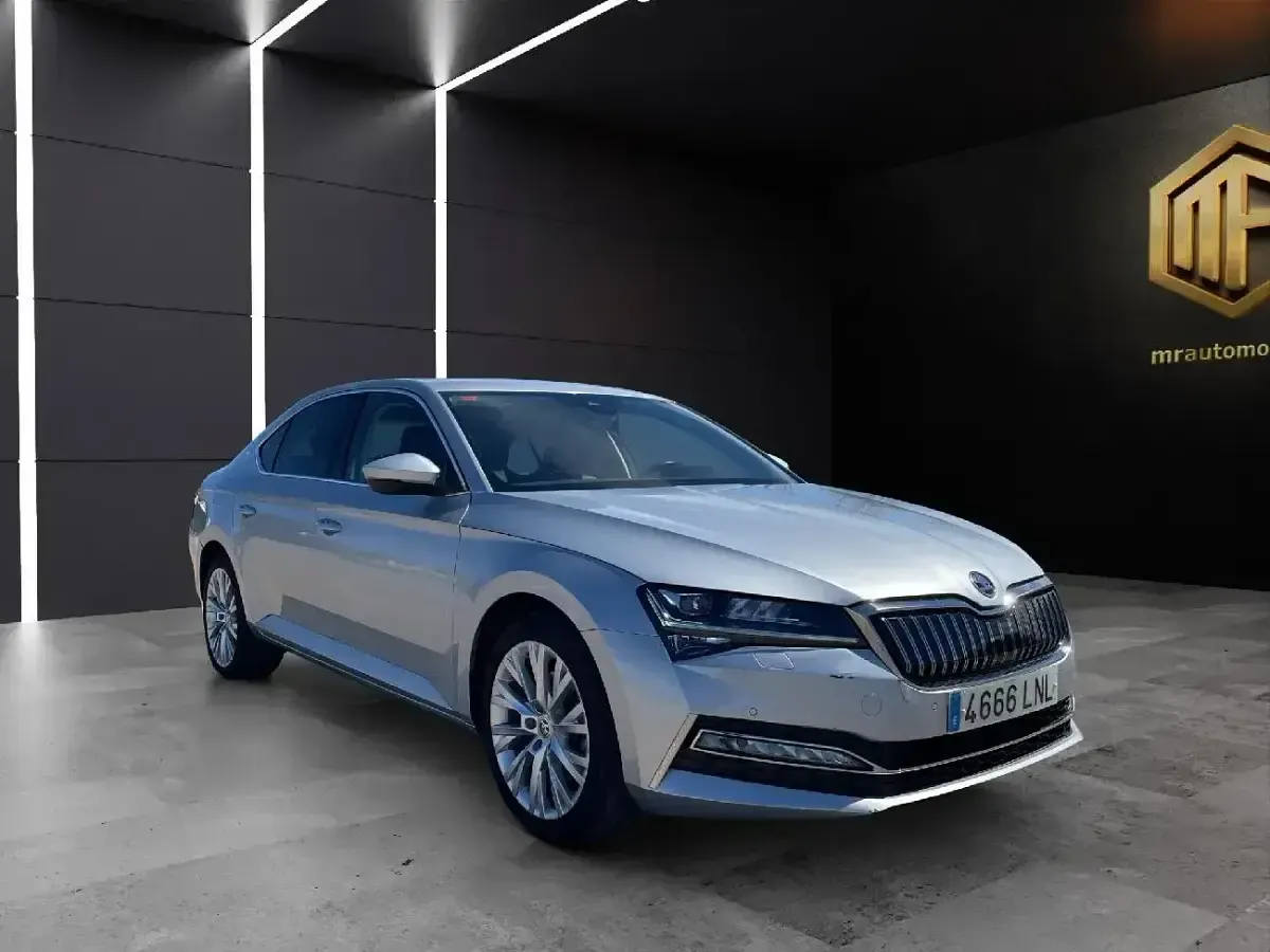 Begagnad Skoda Superb Style 218 HK (160 kW) 2021 Grå