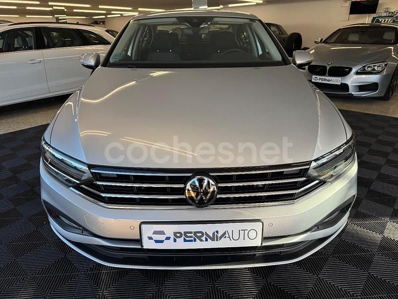 Usado VW Passat Business 150 CV (110 kW) 2020 Gris / plata Berlina