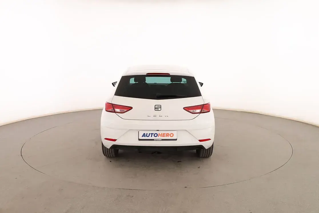 Usado Seat Leon Style 115 CV (84 kW) 2019 Blanco Berlina