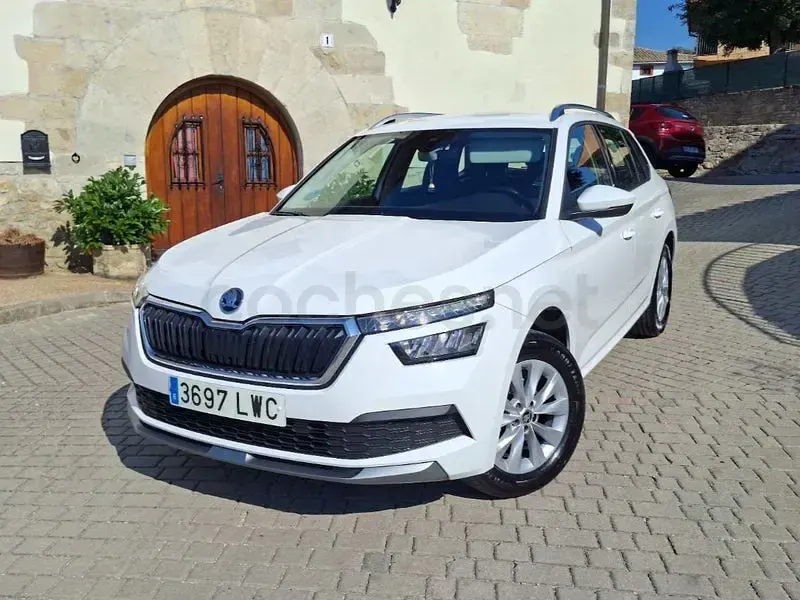Usado Skoda Kamiq Style 110 CV (80 kW) 2022 Blanco SUV