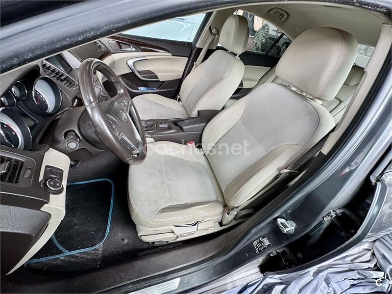 Usado Opel Insignia Cosmo 160 CV (117 kW) 2010 Gris / plata Berlina