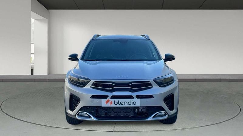 Usado Kia Stonic GT-Line 100 CV (73 kW) 2024 Plateado SUV