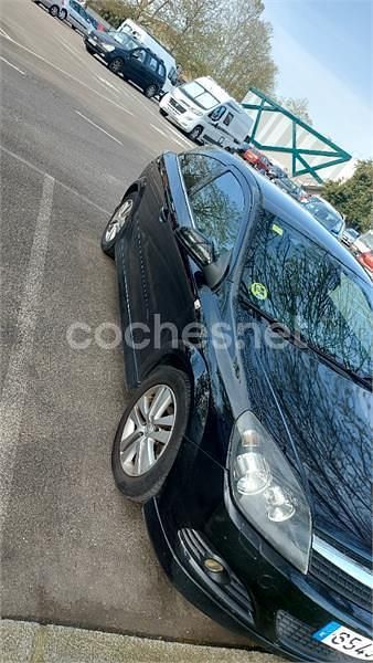 Usado Opel Astra GTC Sport 110 CV (80 kW) 2009 Negro Berlina