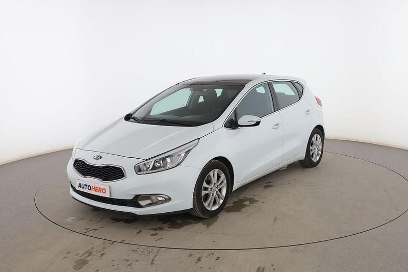 Blanco Usado 2014 Kia Ceed Utilitario | 9999 € (Precio justo) - Imagen 1/3
