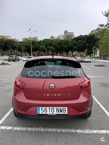 Usado Seat Ibiza Reference 75 CV (55 kW) 2012 Rojo Berlina