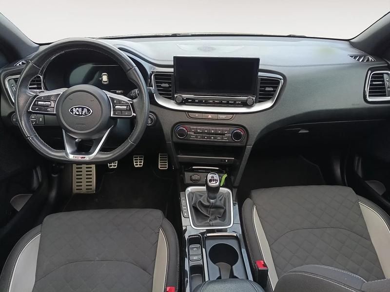 Usado Kia Ceed 136 CV (100 kW) 2020 Negro Utilitario