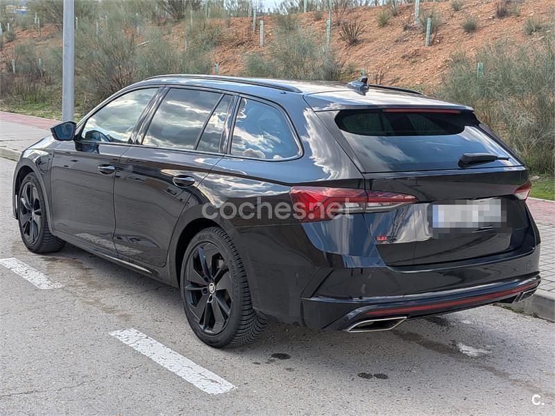 Usado Skoda Octavia RS 245 CV (180 kW) 2021 Negro Familiar