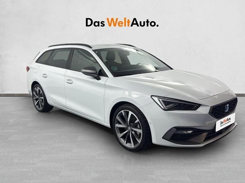 Usado Seat Leon FR 150 CV (110 kW) 2025 Blanco Familiar