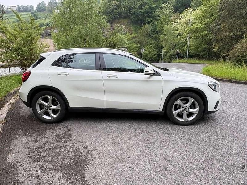 Usado Mercedes GLA180 Urban 122 CV (89 kW) 2018 Blanco SUV