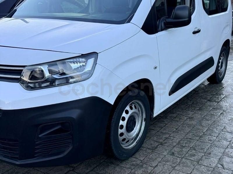 Usado Citroën Berlingo Live 102 CV (75 kW) 2020 Blanco Monovolumen