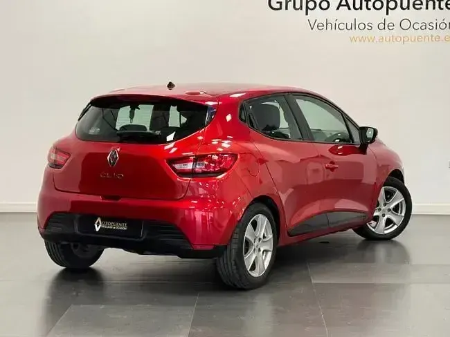 Usado Renault Clio IV Authentique 75 CV (55 kW) 2015 Rojo Berlina