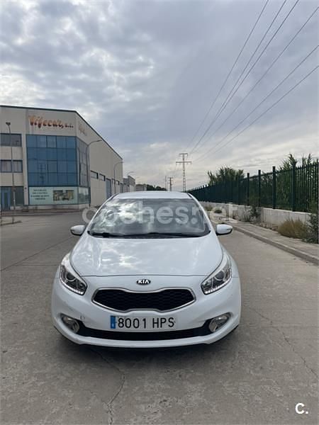 Blanco Usado 2013 Kia Ceed GT Berlina | 4500 € (Un poco caro) - Imagen 1/4