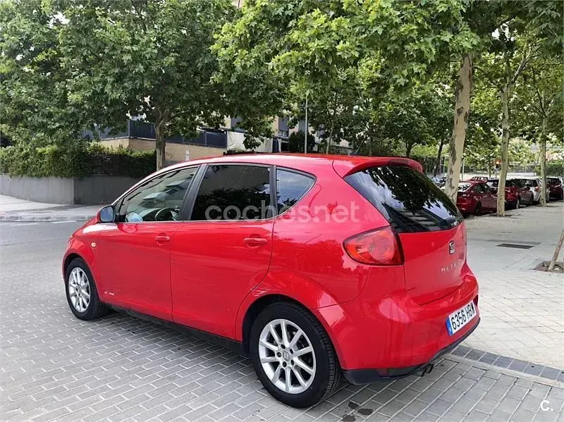 Usado Seat Altea Style 140 CV (102 kW) 2011 Rojo Monovolumen