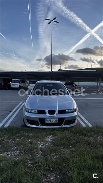 Usado Seat Leon Sport 150 CV (110 kW) 2003 Gris / plata Utilitario