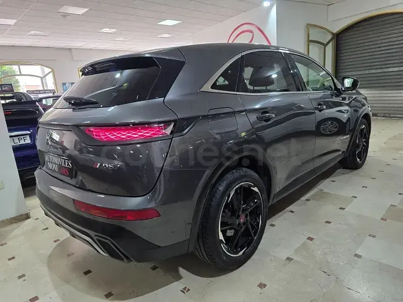 Usado DS Automobiles DS7 Crossback 130 CV (95 kW) 2022 Gris / plata SUV