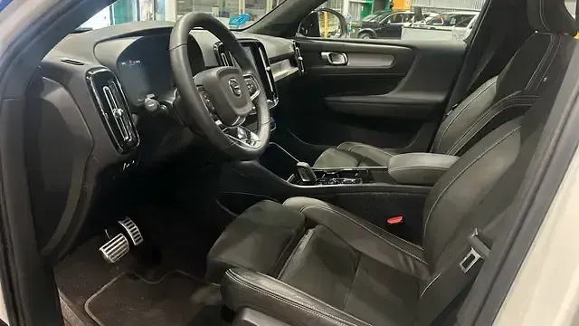 Begagnad Volvo XC40 Plus 211 HK (155 kW) 2022 Vit SUV