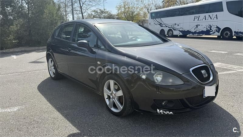 Usado Seat Leon Sport 140 CV (102 kW) 2006 Negro Utilitario