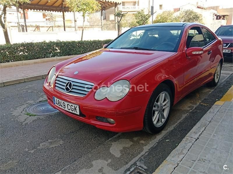 Usado Mercedes C220 143 CV (105 kW) 2004 Rojo Berlina