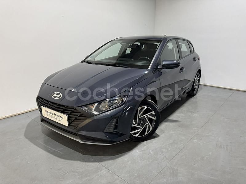 Gris / plata Usado 2024 Hyundai i20 Berlina | 16.900 € (Precio justo) - Imagen 1/4