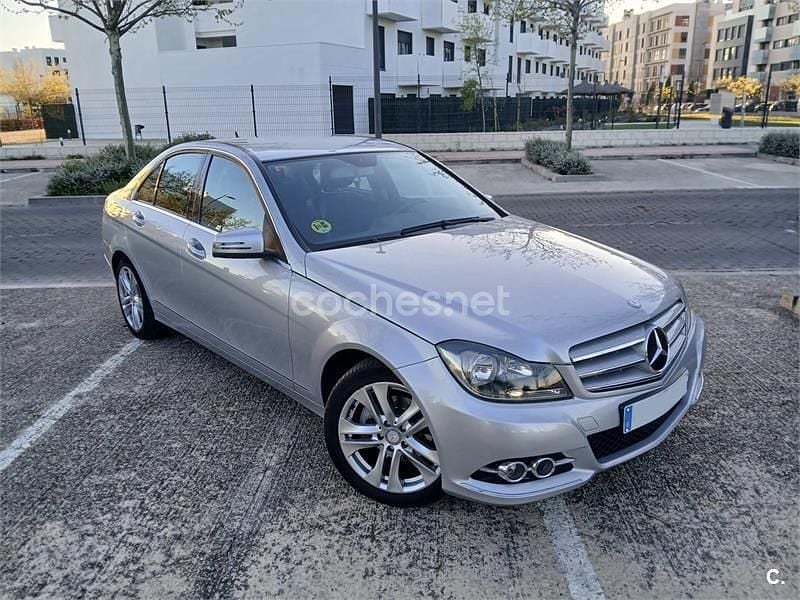 Usado Mercedes C200 Avantgarde 136 CV (100 kW) 2012 Gris / plata Berlina