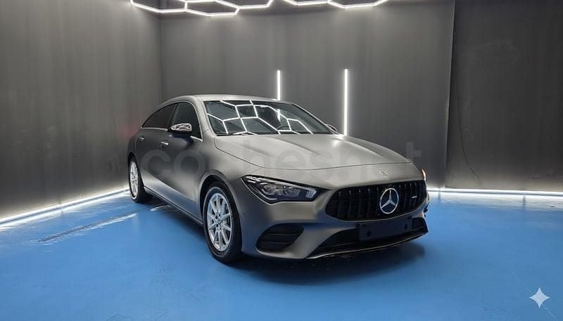 Usado Mercedes CLA200 Shooting Brake 150 CV (110 kW) 2022 Gris / plata Familiar