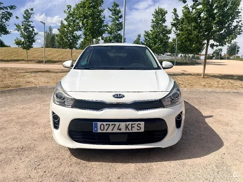 Usado Kia Rio 100 CV (73 kW) 2017 Blanco Berlina
